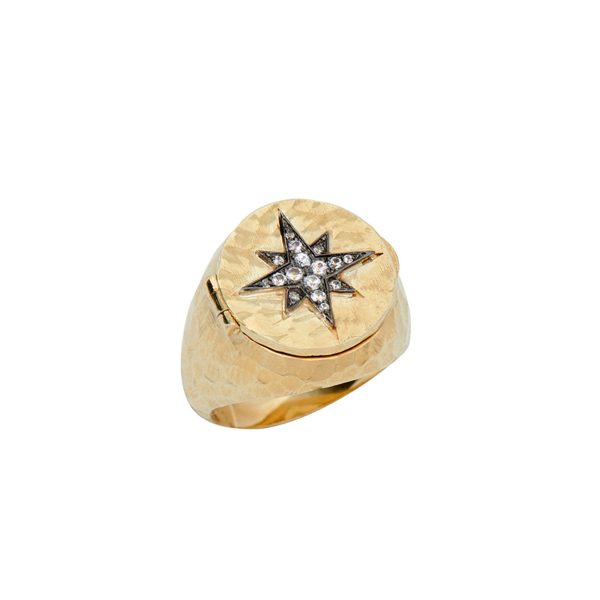 Secret signet ring